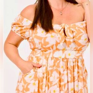 Torrid - NWOT - Peach-Orange & White Floral On/Off Shoulder, Maxi Dress